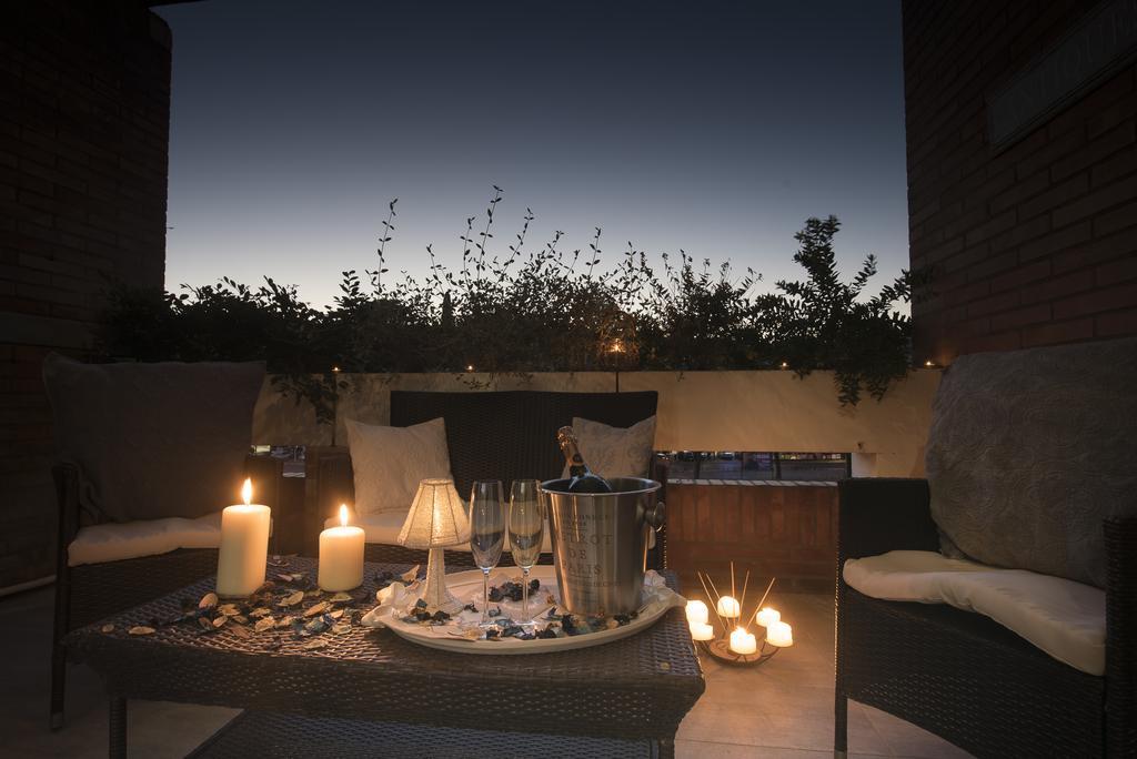 Romantic House Exterior photo